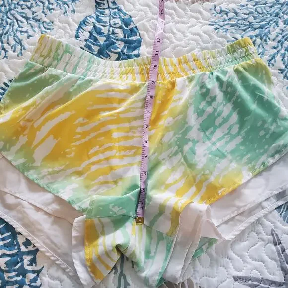 🔥 Fabletics Latrice Short Yellow Green Tie Dye Print Shorts Medium Athletic - Picture 13 of 16